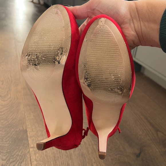 Red suede heels with lace up back - Picture 3 of 3